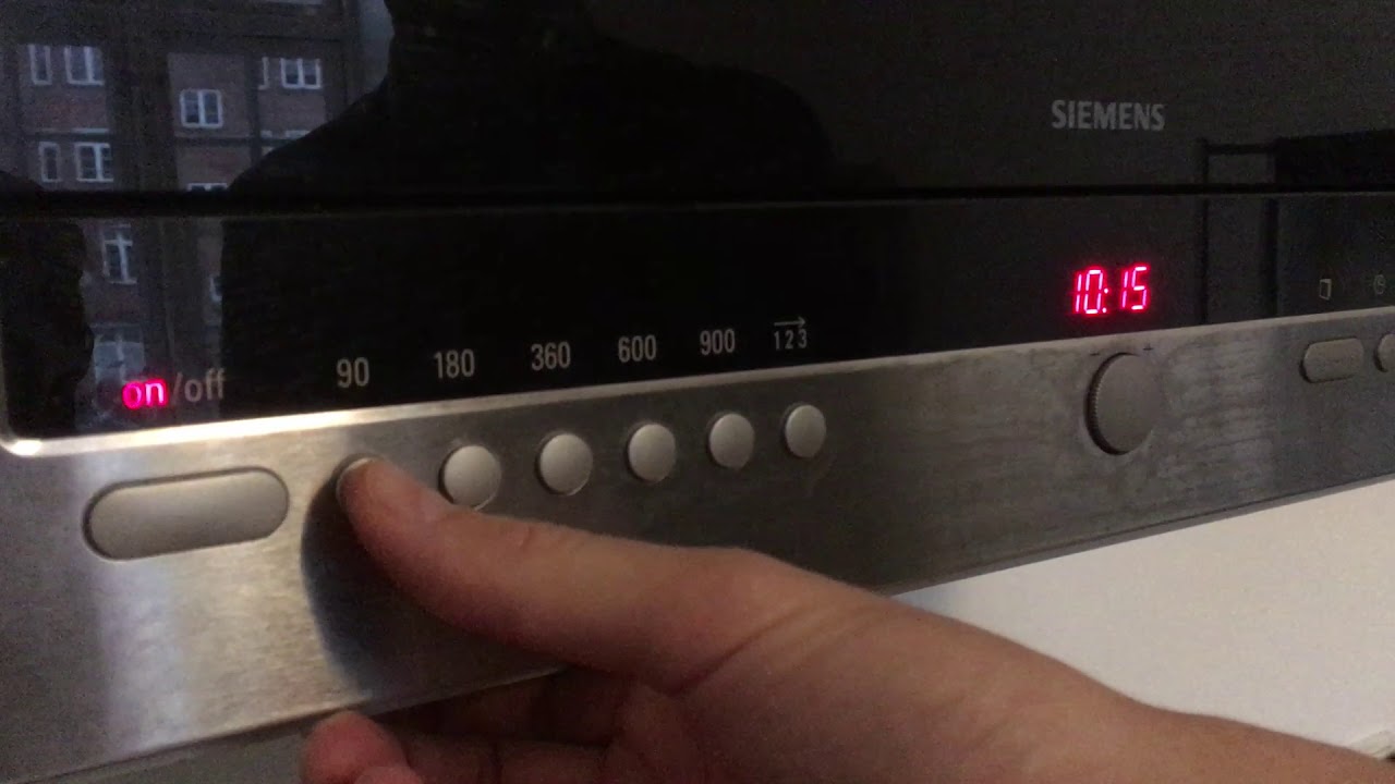 M&oslash;nten Kollegium  Microwave