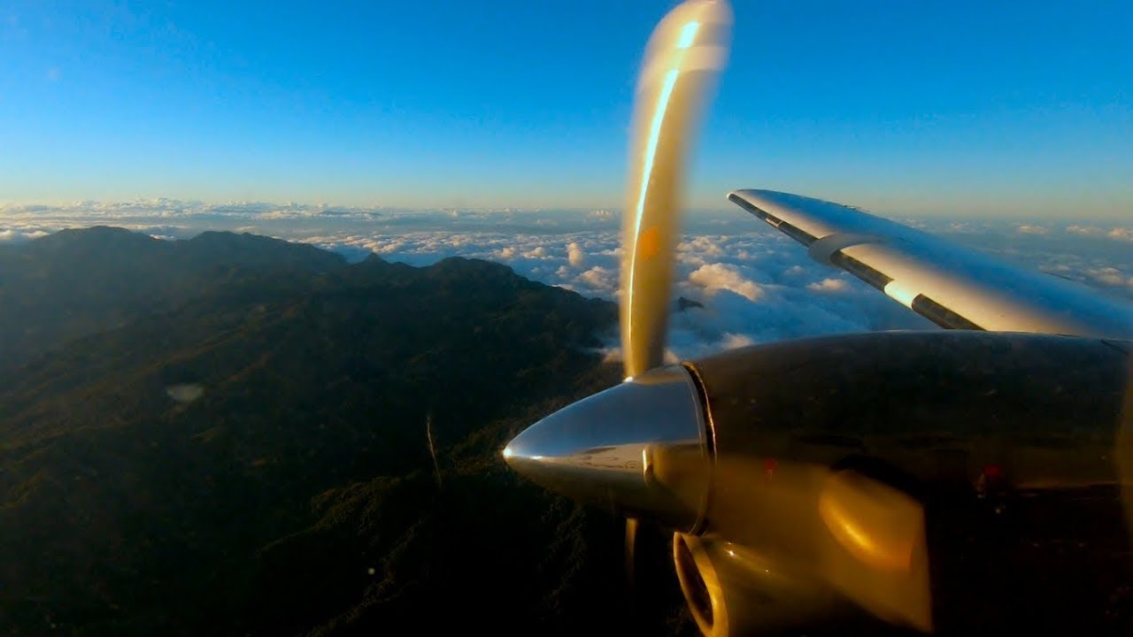 Embraer EMB 110 Bandeirante cockpit view (inclusive of take off and landing), Guatemala GoPro 1080p