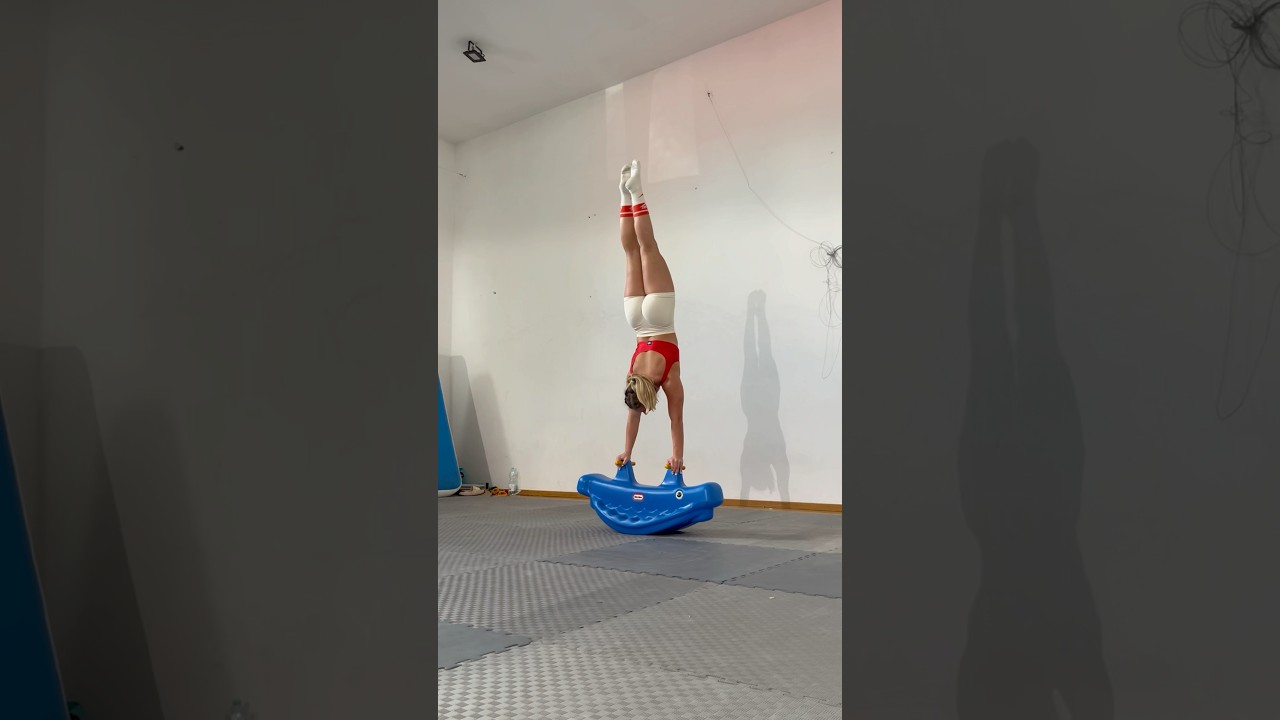 Handstand everywhere 🤸&zwj;♀️💪 #calicamp #calisthenics #klaudiastawiarz #calicamp #caliproject