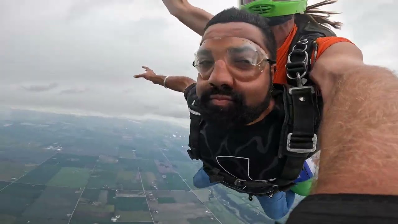 Alberta Skydive Central (Freefall 4 Skyvan, minor line twist)