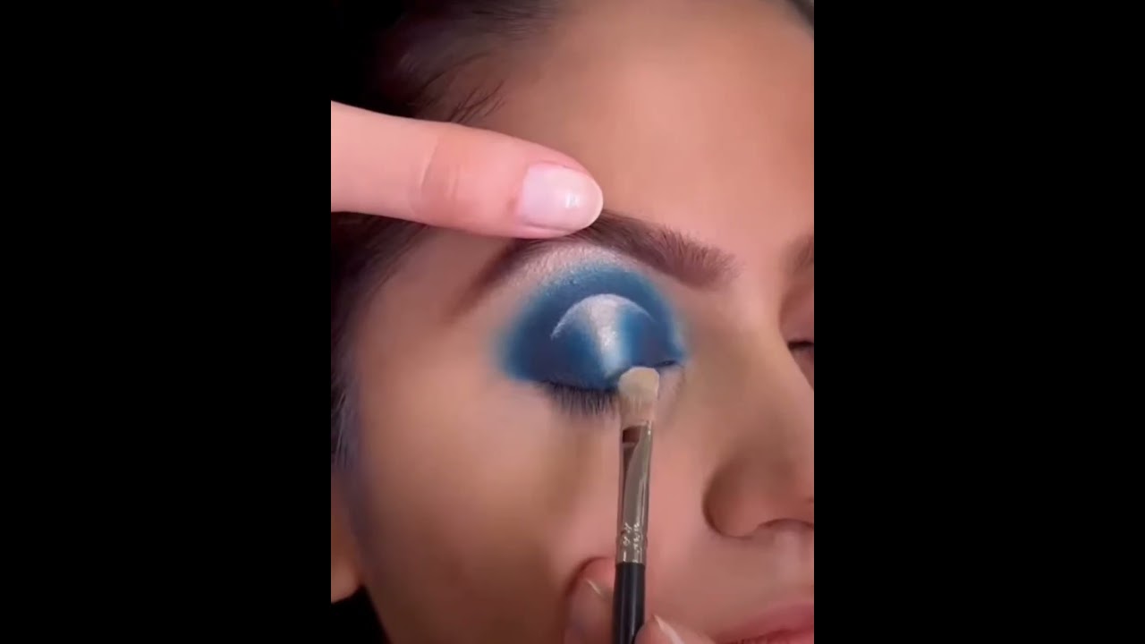 Blue💙 Halo #glitter eye makeup 😍 #short