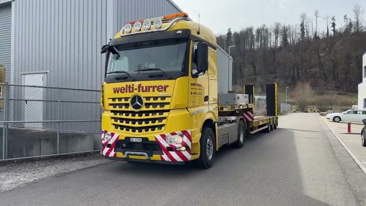 Transport Caterpillar Sixty an die Baumaschinenmesse in München