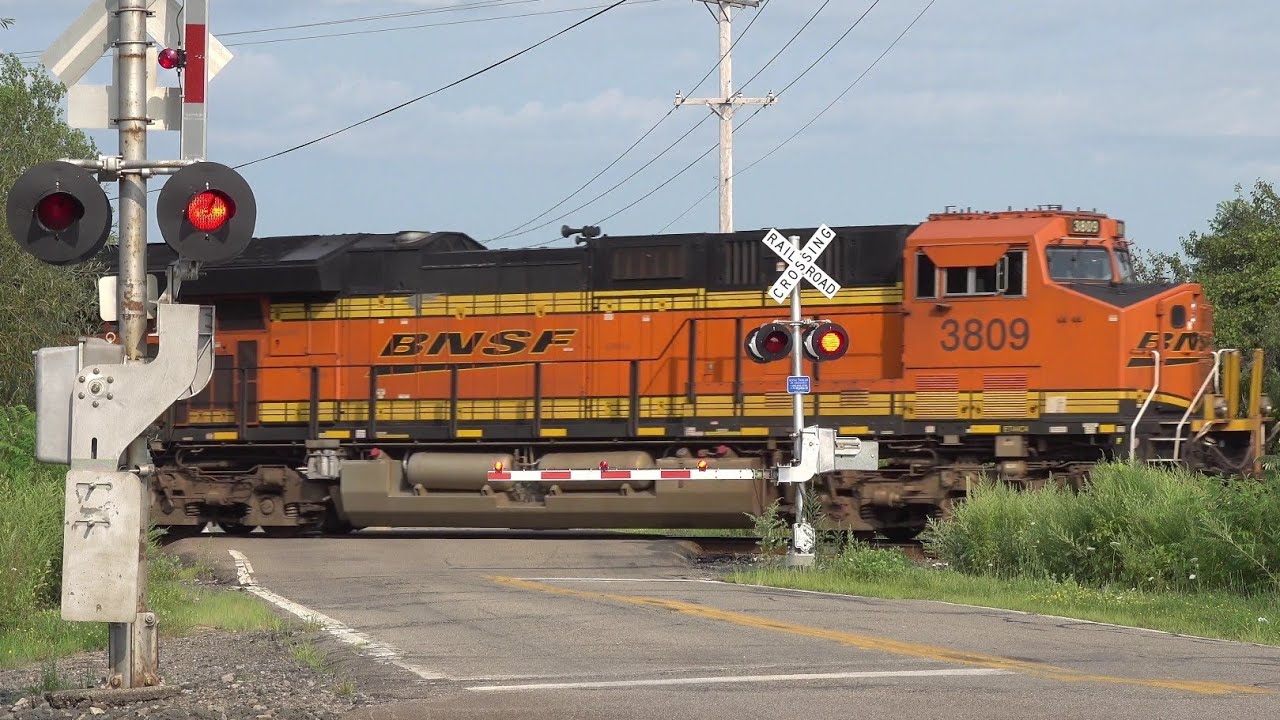 Поезд CSX встречает поезд CP с DPU! Большой двухмильный поезд NS с локомотивами BNSF! Поезд CSX с...