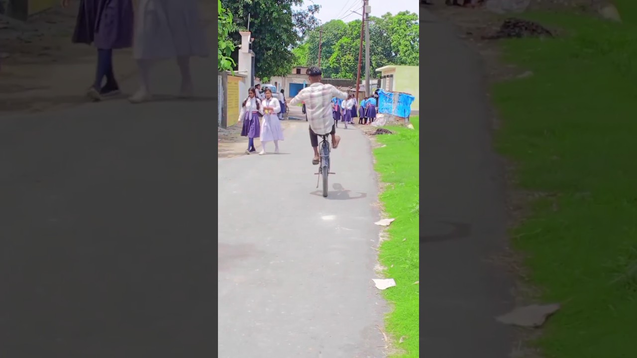 School girls reaction 🥰🤞 #axorider #wheelie #reaction #reels #stunt #shorts