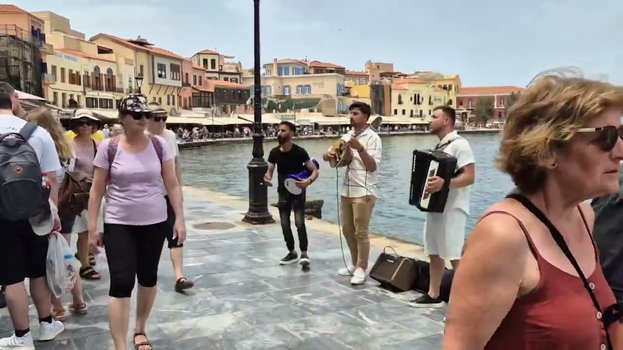 AU VIEUX PORT V&Eacute;NITIEN DE LA CAN&Eacute;E 👉 CHANIA 🇬🇷 CR&Ecirc;TE