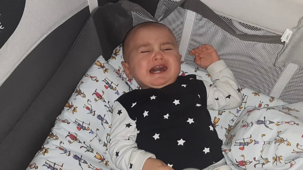 Yusuf Emir ozmoları paylaşmayı sevmiyor. Kardeşler birbiriyle paylaşmalı emir bak efe çok üzüldü😔