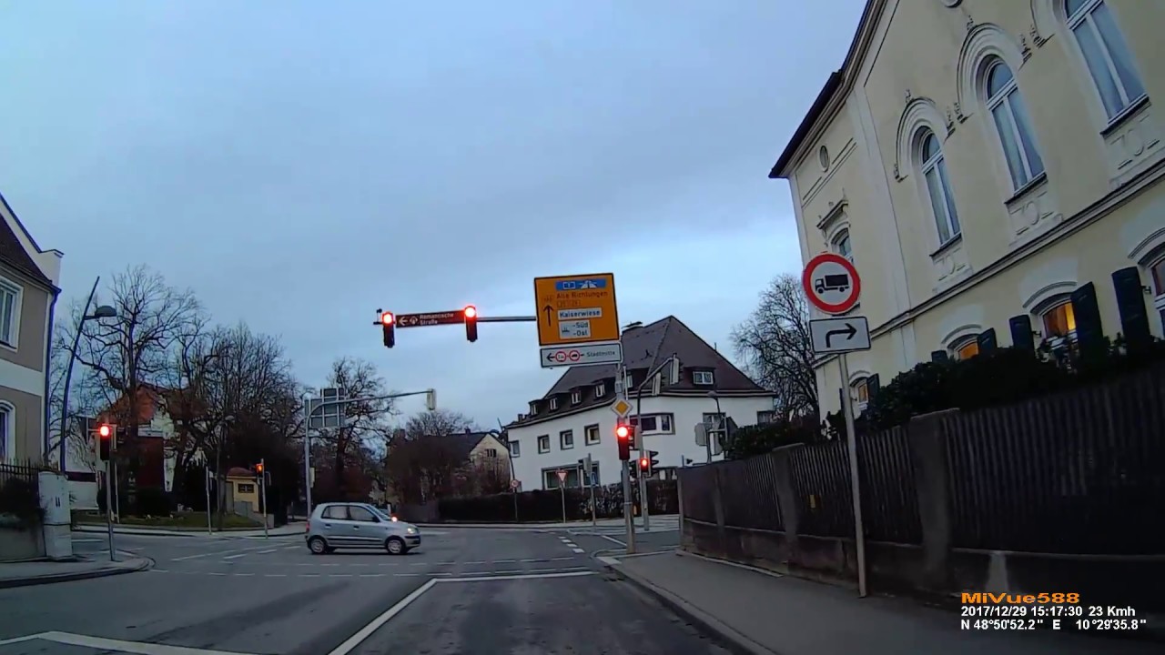 D: Große Kreisstadt Nördlingen. Landkreis Donau-Ries. Ortsdurchfahrt auf der B466. Dezember 2017