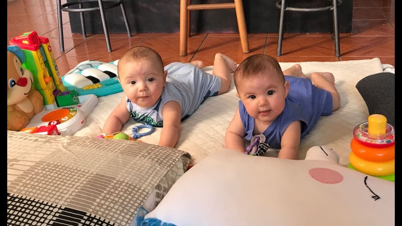 GÊMEOS COMENDO FRUTINHAS + TARDE DE DOMINGO
