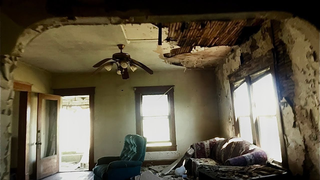 Forgotten Home In The Country (Door was WIDE OPEN)