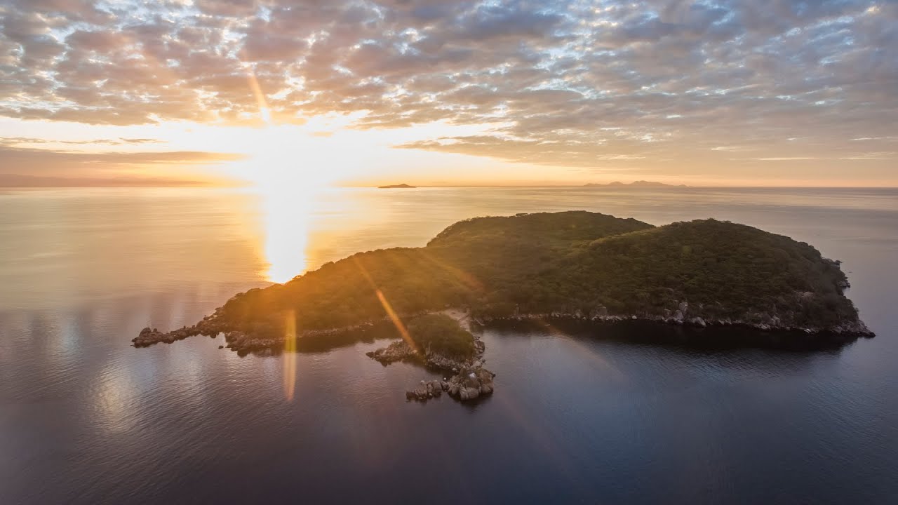 #ComeRoamWithUs: One Day on Mumbo Island - LAKE MALAWI