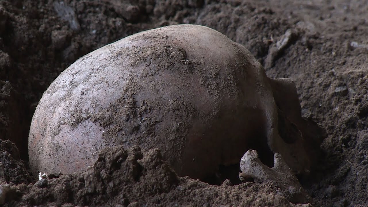 BURG HEINFELS Restaurierung - Entdeckung Gr&auml;berfeld