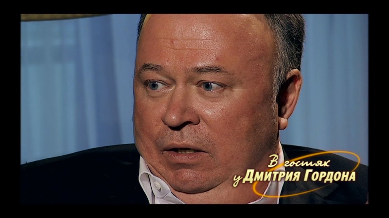 Караулов: Путин – двухтысячной толпе: “У меня восемь пуль. Семерых я убью, а восьмую оставлю себе”