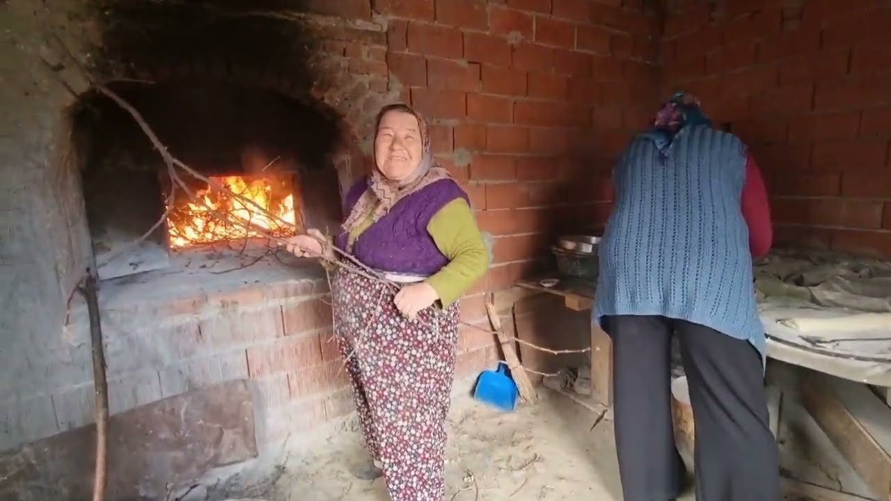 GÜLSÜMÜN ELİNDEN EKŞİ MAYALI KIYMA OT HAŞHAŞ GELENEKSEL KÖY TAŞ FIRINDA GÖRENEKSEL PİDE SOMUN EKMEK