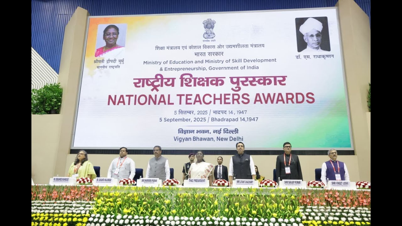 Hon&rsquo;ble President Smt. Droupadi Murmu presents National Teachers Awards 2025. @PresidentOfIndia