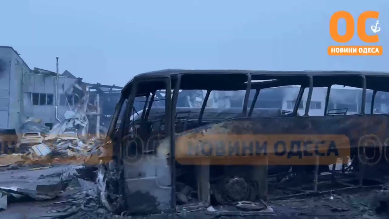 Від ворожої атаки пошкоджено дві житлові 24-поверхівки, приміщення автосалону,  будівлі. 