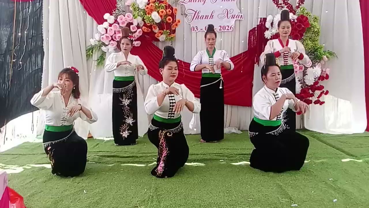 Mũa mừng đám cưới 2 cháu tại huổi pha 1 lai châu 