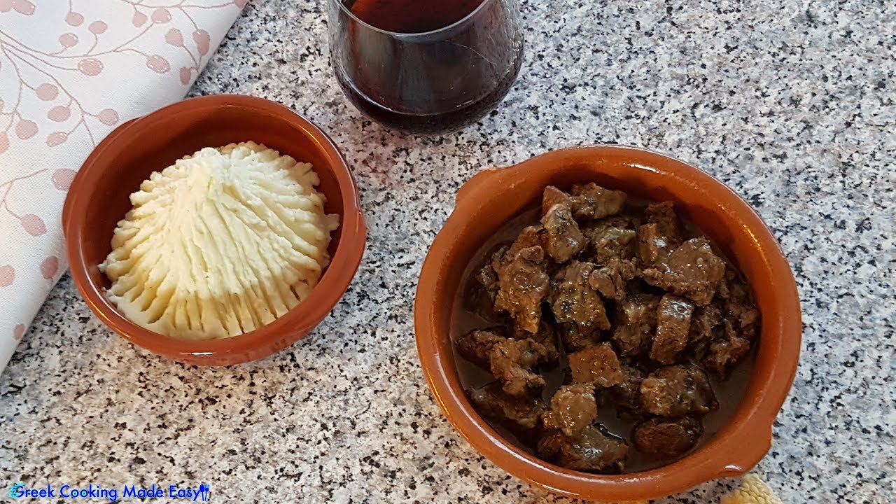 Beef Stew in Mavrodaphni Wine Sauce - Μοσχάρι στη κατσαρόλα με σάλτσα από κρασί Μαυροδάφνη