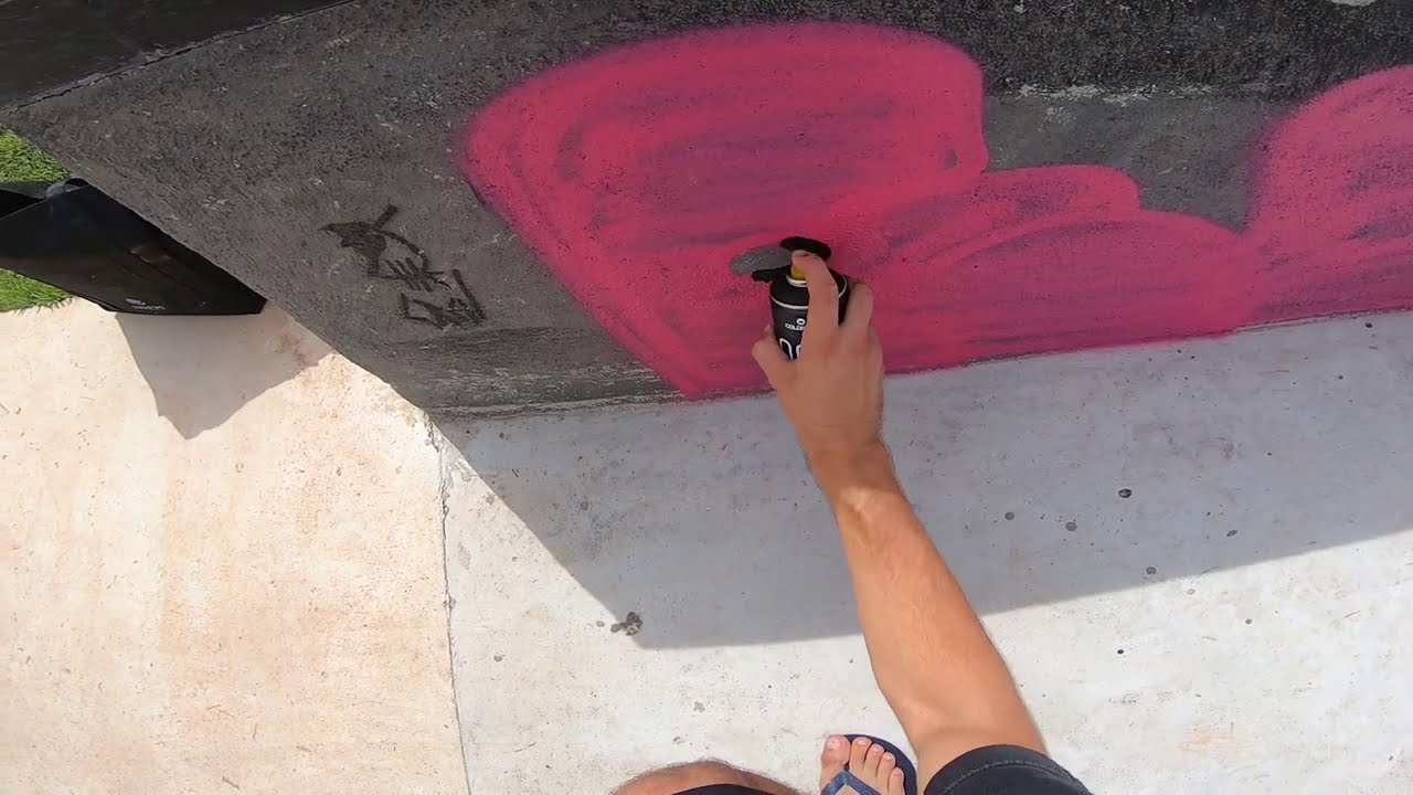Tagging and Bombing Mission 25 skatepark Throwup