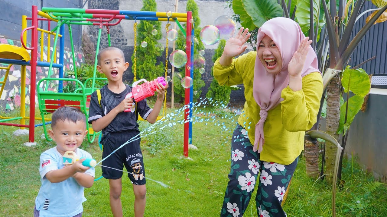 AZAM ALI MAIN TEMBAKAN AIR 🔫 BUBBLE GUN GELEMBUNG BALON