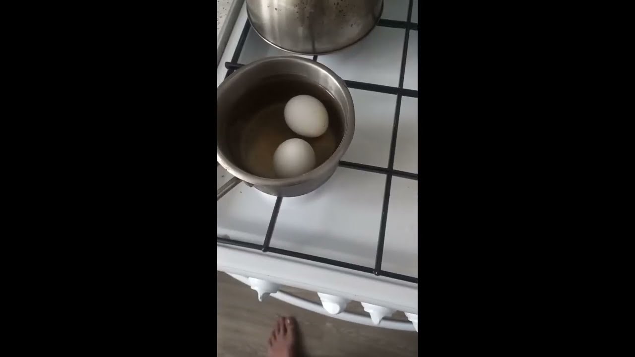 Как сварить яйца всмятку(How to soft-boil eggs)