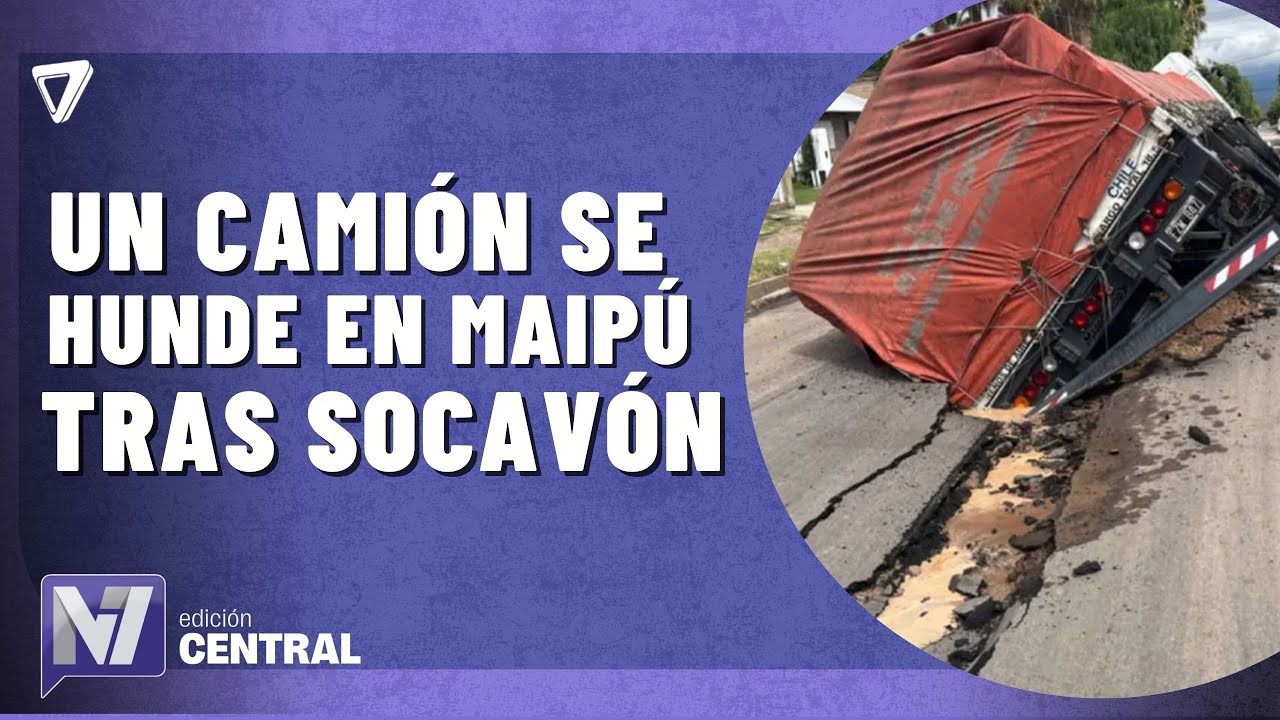 Un camión se hunde en Maipú tras socavón por tormenta