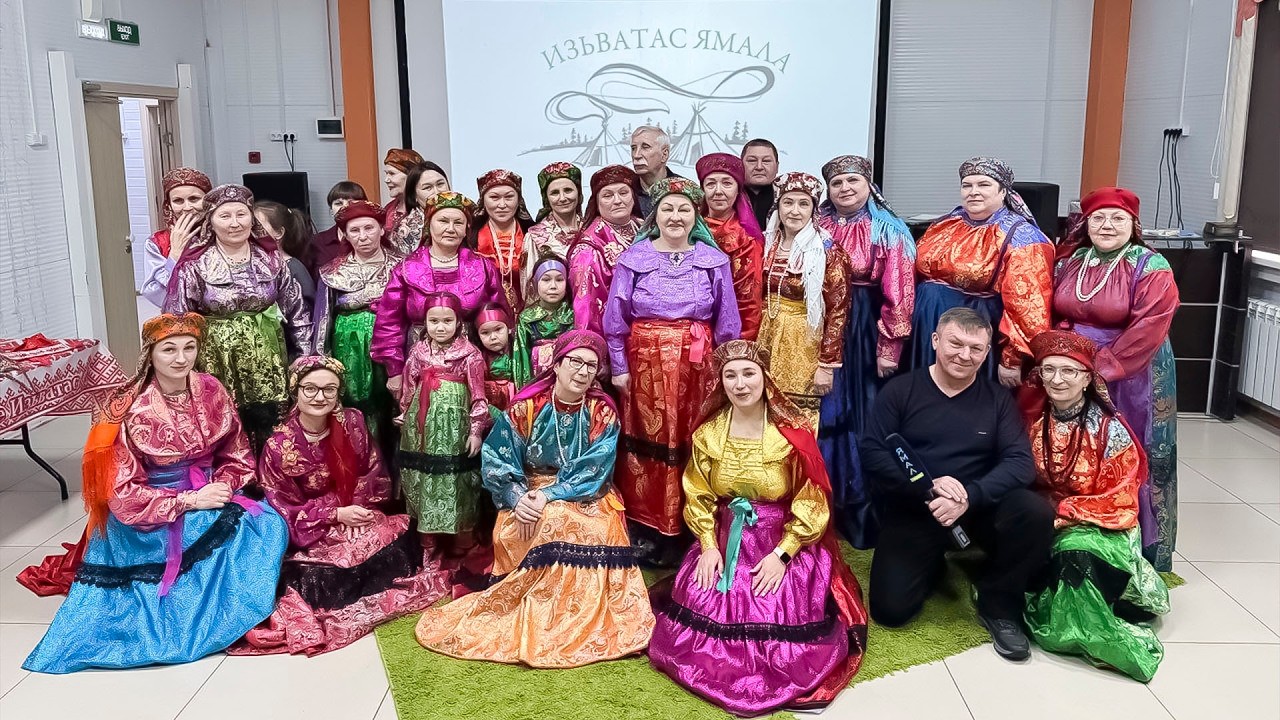 Белоярск засиял яркими зырянскими сарафанами | Изьватас олэм