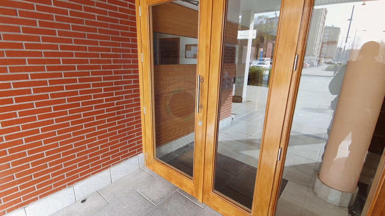 Funcionamiento puerta automática en comunidad de vecinos