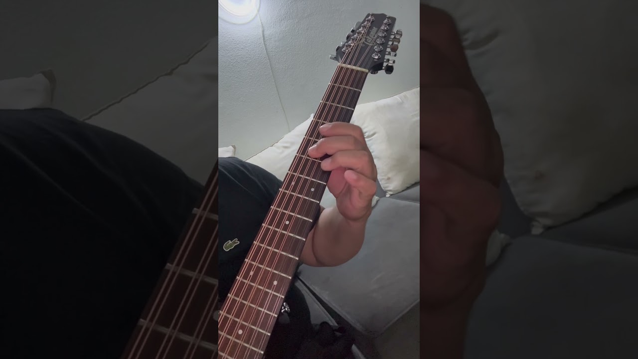 El solo del Bajoquinto en el tao tao con guitarra