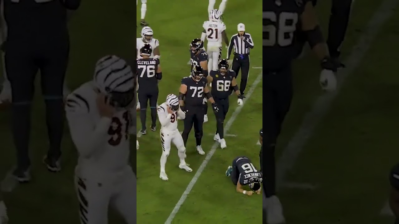 Trey Hendrickson Takes a Knee for Injured Trevor Lawrence 🫶🏈