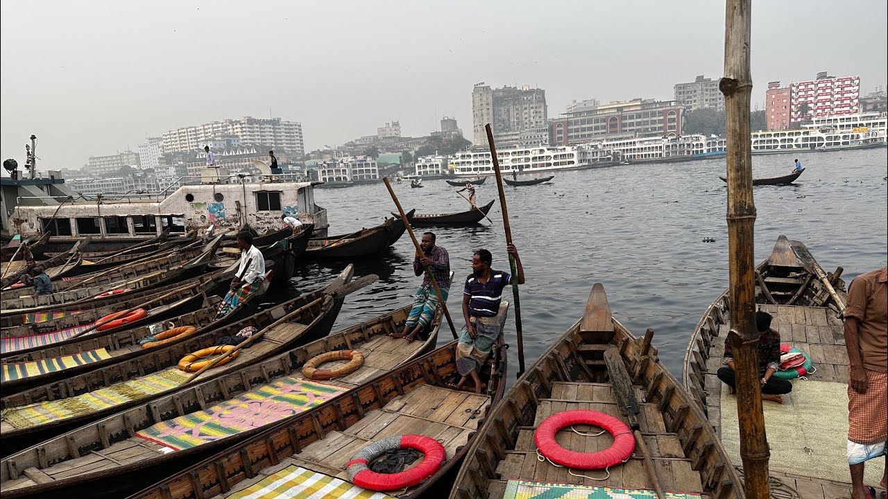 SADARGHAT DHAKA || बांग्लादेश🇧🇩 का सबसे बड़ा Launch Ferry Terminal || Buriganga River Of ढाका ||