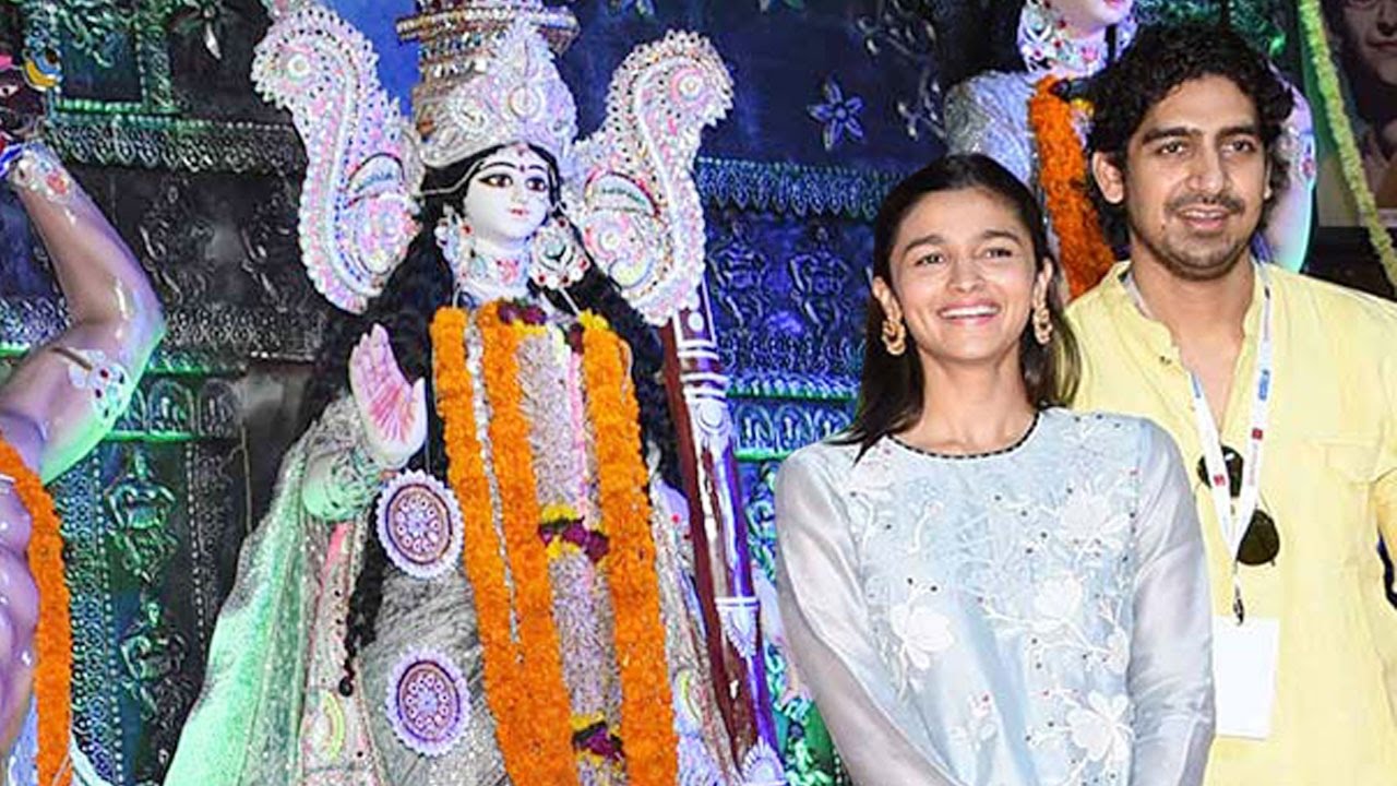 Alia Bhatt attends Durga Puja | Full Video