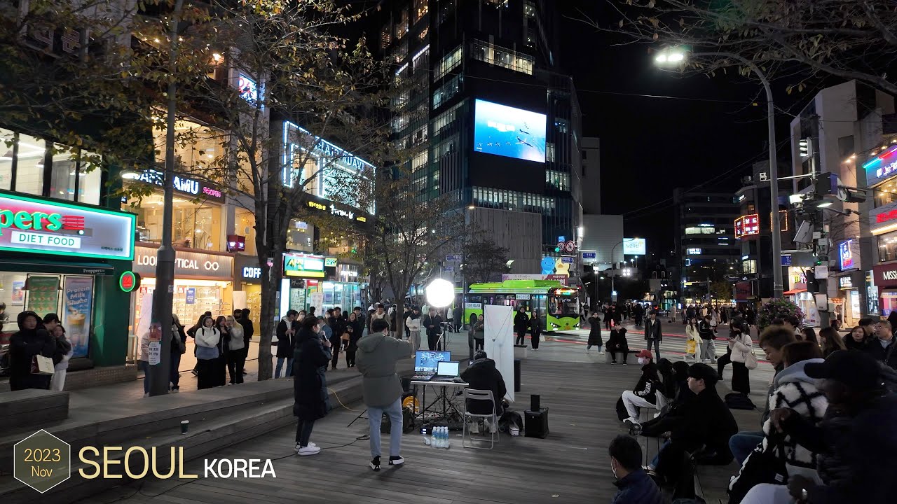 Walking from Sinchon to Ewha Womans University •[4k] Seoul, Korea