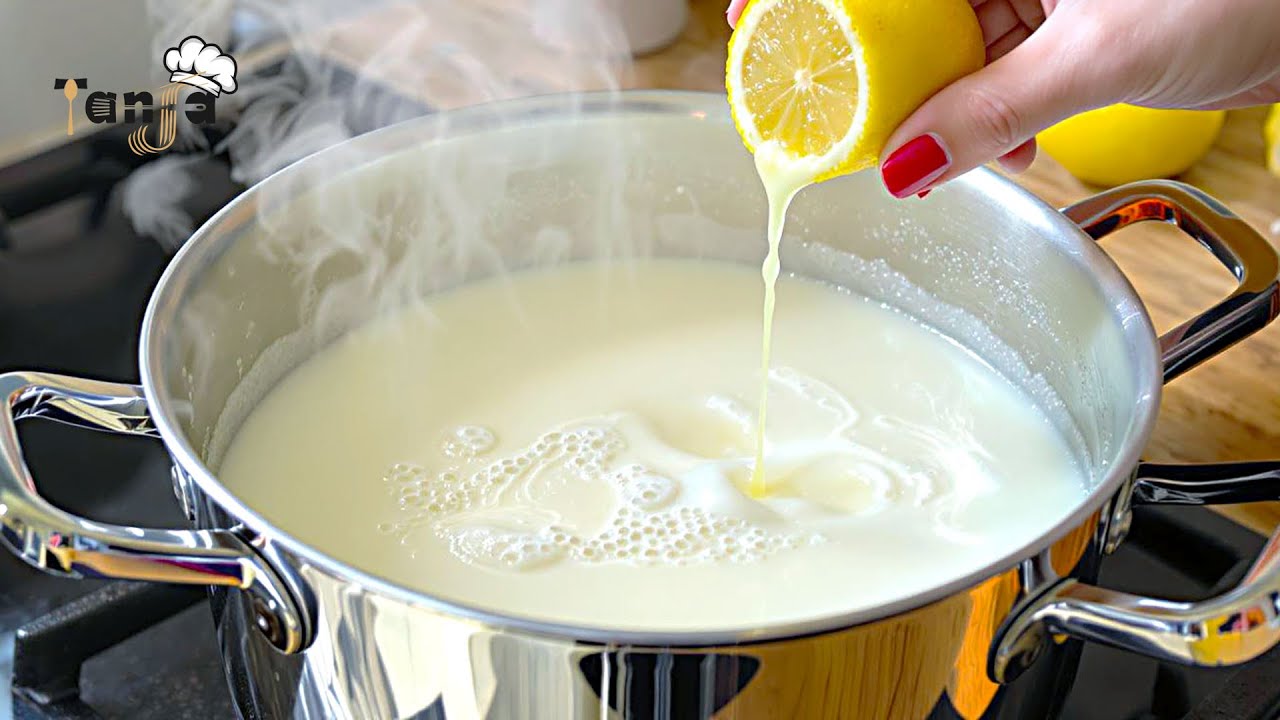 СЫР ЗА 15 МИНУТ! 🧀 Добавьте лимон в кипящее молоко, и сыр готов!