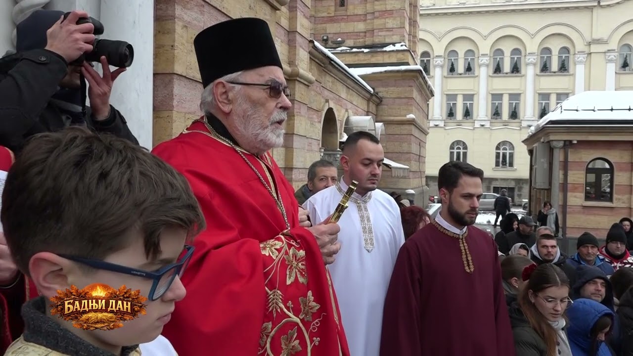 Banjalučka hronika // Banjaluka u duhu tradicije: Badnji dan obilježen litijom i badnjakom