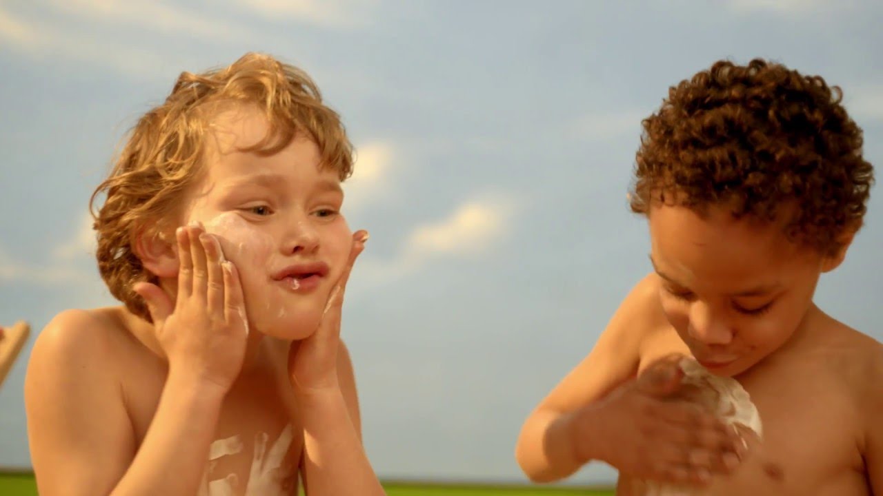 Beschermd de zon in met smeren