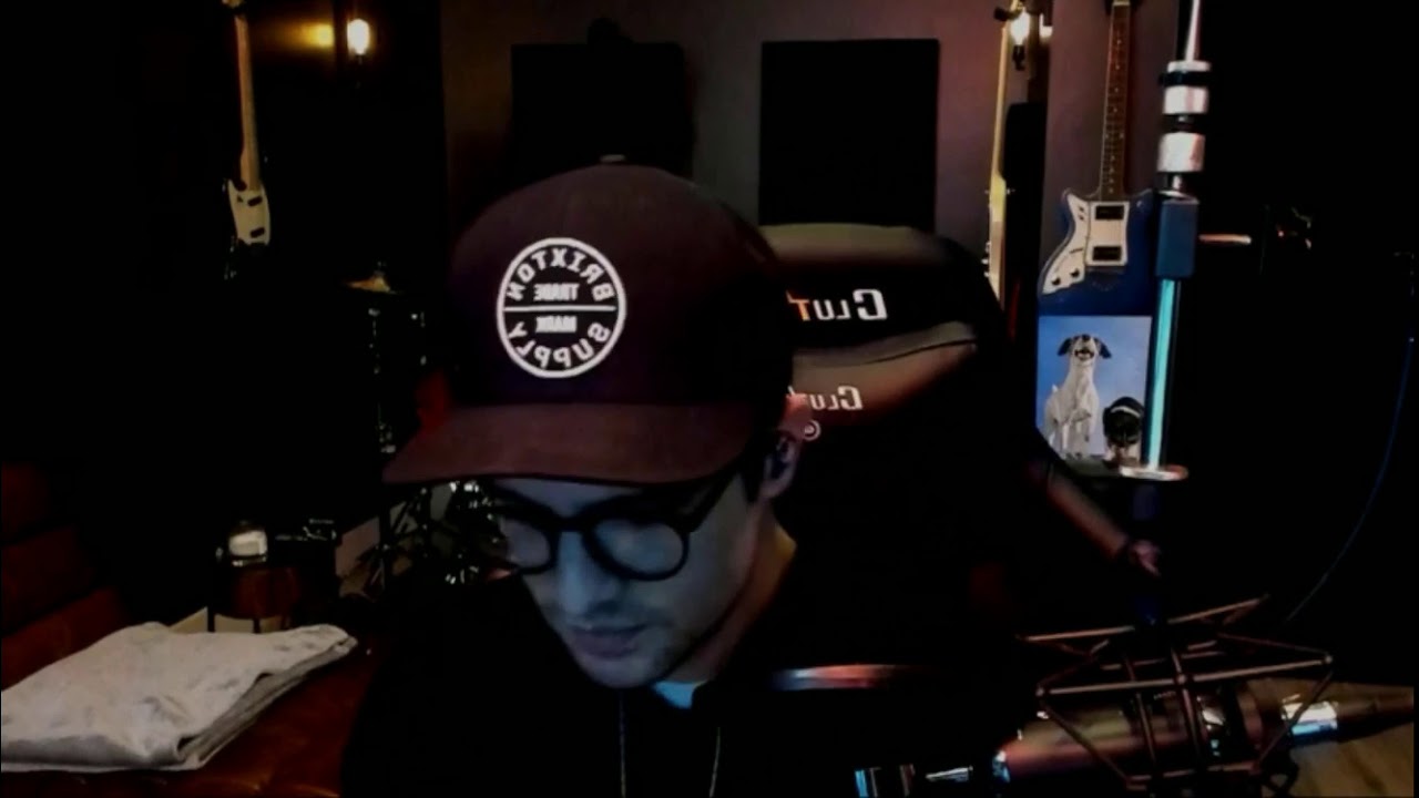 Brendon singing along to Killer Queen