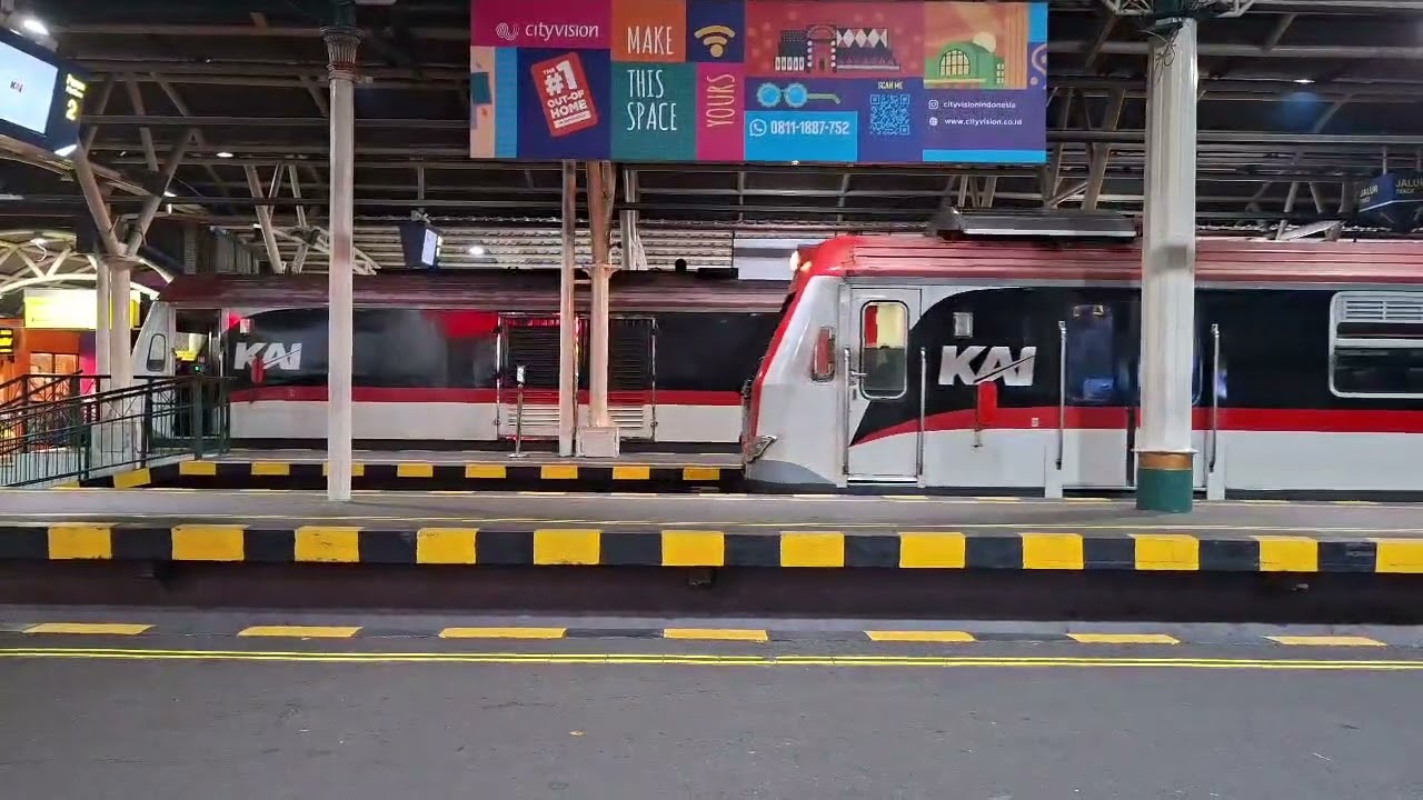 28 januari 2026 KRL di Stasiun Tugu Yogyakarta .  #kai #keretaapi #krlcommuterline #krl #train 