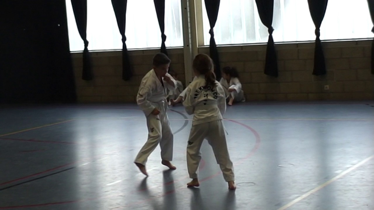 Passage de grade examen ceinture jaune Ivana en Taekwondo ITF le 3 Mars 2017 Chon-ji tul