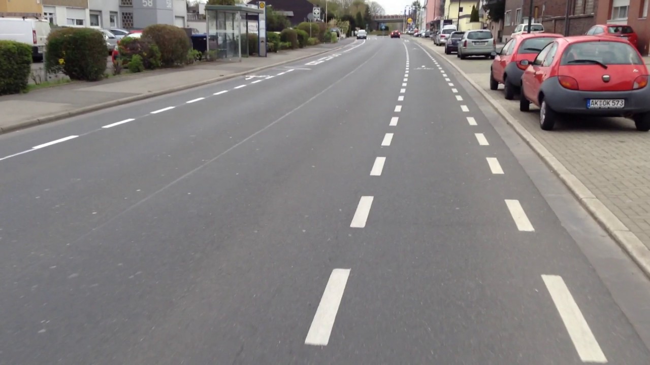 Schutzstreifen auf der Hauptstra&szlig;e in Horrem Ostseite
