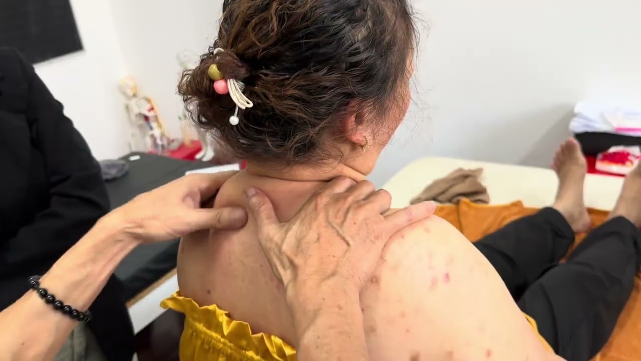 vai cổ gáy 4