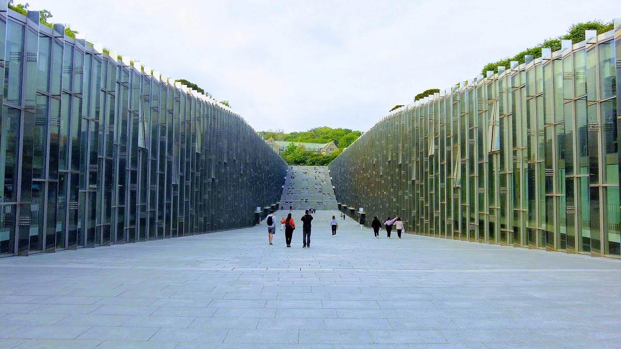 Seoul Walk - Ewha Womans University | Subway Station to Campus