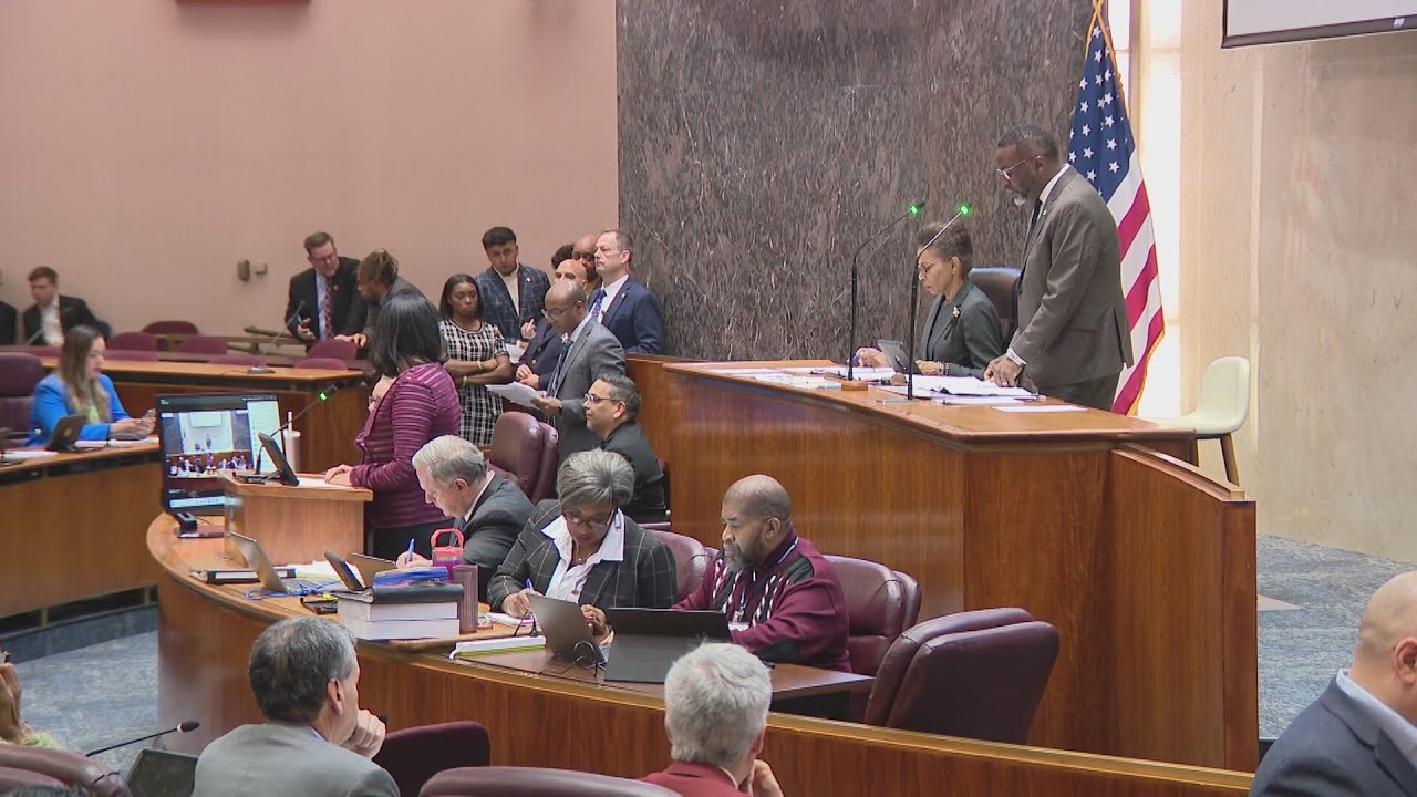 Johnson, alders consider Chicago budget gap in rare Friday meeting of City Council