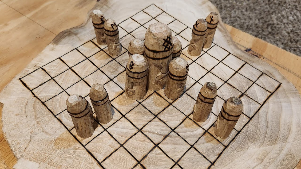 Hnefatafl, Viking age board game build.