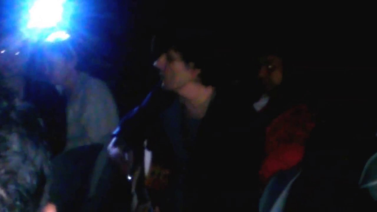 Ermal Meta a Fontanellato, fine concerto al buio tra la gente (Musica in Castello)