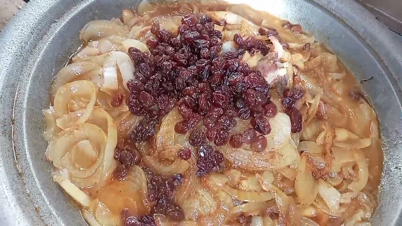 طاجين بالبصل و الزبيب