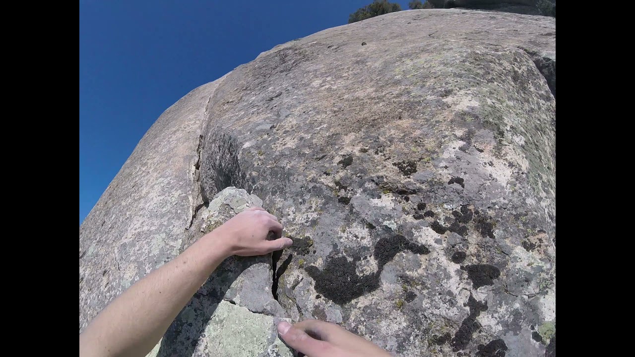 Vía Trompeta 6b.  Pico de la Miel. La Cabrera.