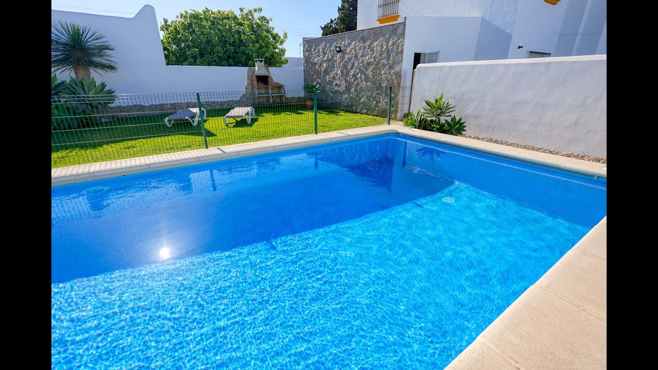 Estupendo chalet en Conil con piscina privada en alquiler para vacaciones.