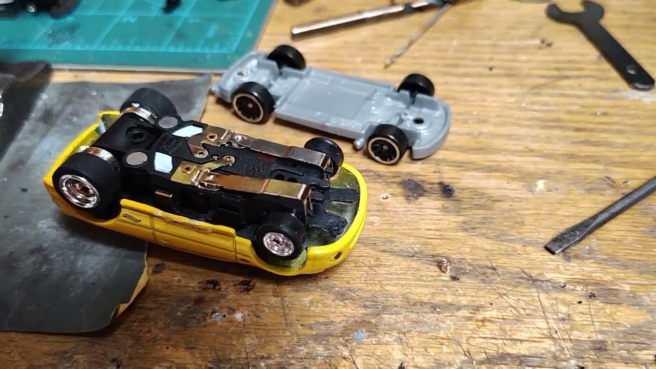 Ho slot car diecast 06 GTO I ended the video 3 times at the end I showed a wheel alignment problem