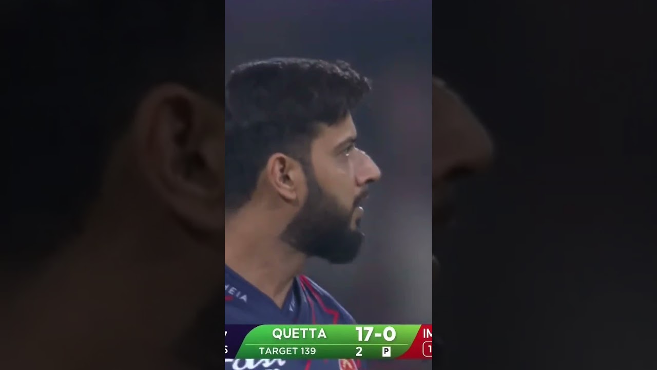Fielders Can't Stops the Ball #QGvIU #HBLPSL9 #KhulKeKhel #SportsCentral #Shorts M2A1A