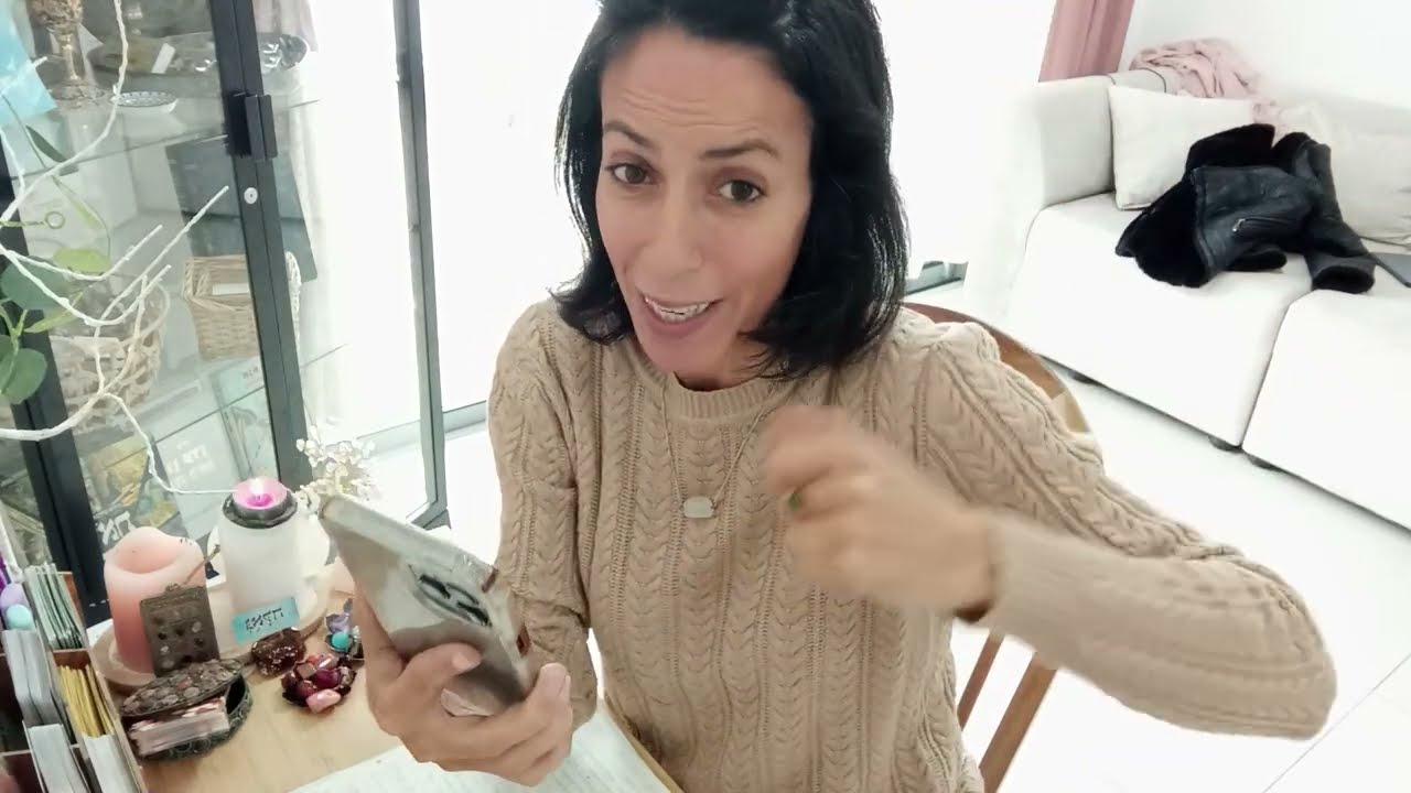 את הרוח והוא החומר ✨ קפלו את הכנפיים 🪽 האשליות מזינות לכם את הדמיון 🩷 הסכמי לקבל  🕊️✨
